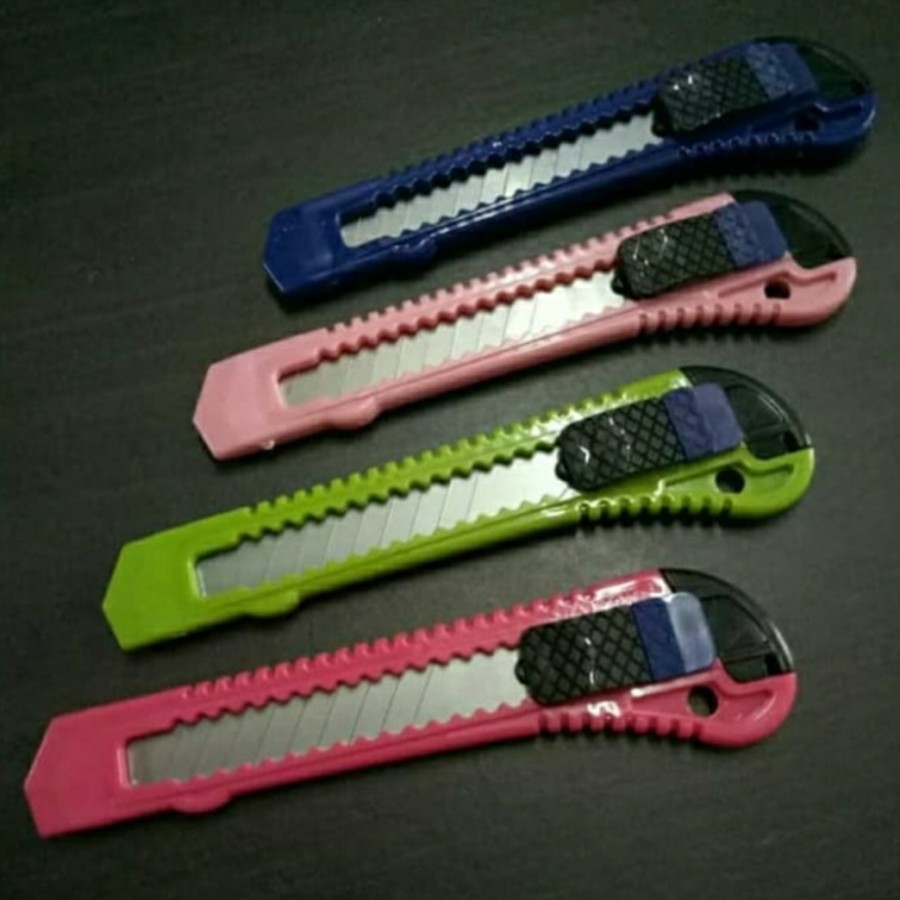 

Cutter Alat Bantu Potong Wallpaper Dinding / Stiker Kaca - Pisau Kater / Cuter