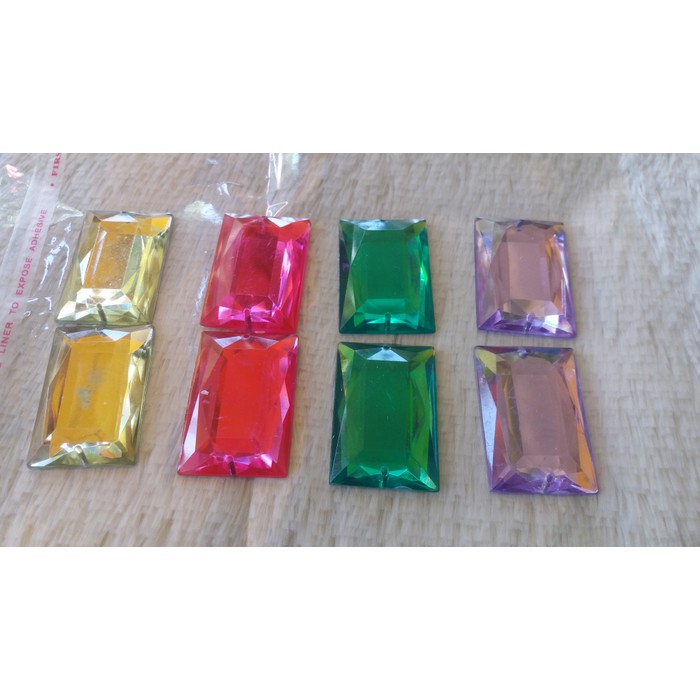 

Jual Mata Jahit Plastik Motif Kotak Panjang Aneka Warna ( isi 2pc) ( DAS )