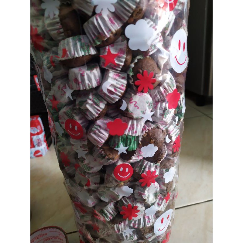 

DEB Brownies Kering mini 1kg/ Brownies kering kiloan/ Brownies Lautan Rasa