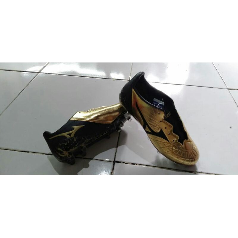 SEPATU SEPAK BOLA MIZUNO GOLD NEW 2020