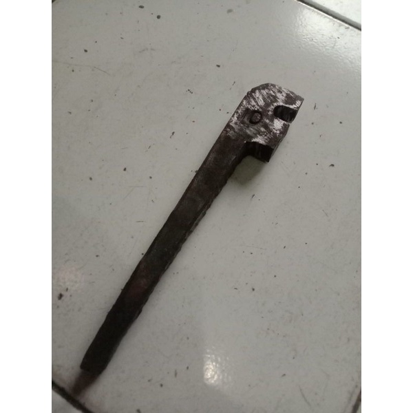 kunci besi 10