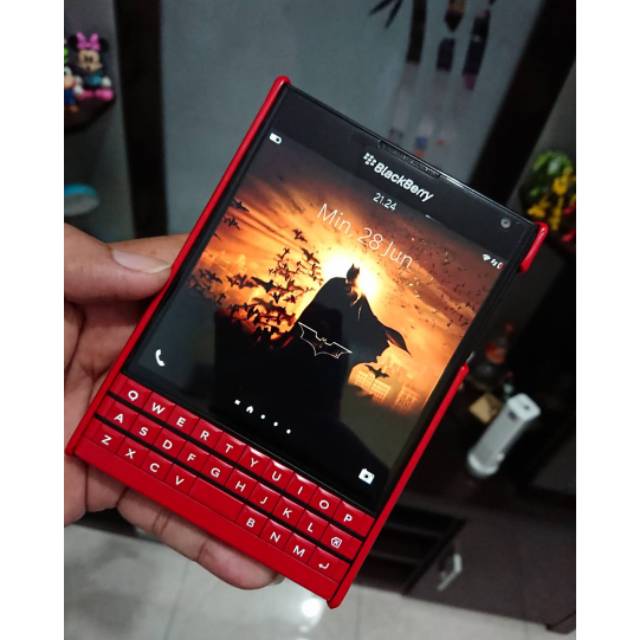 Passport q30 red, blackberry passport red,