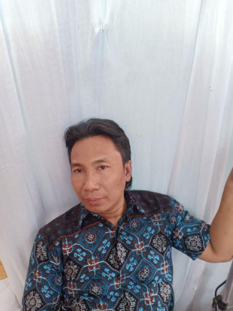 Kemeja Hem Batik Pria Berkelas