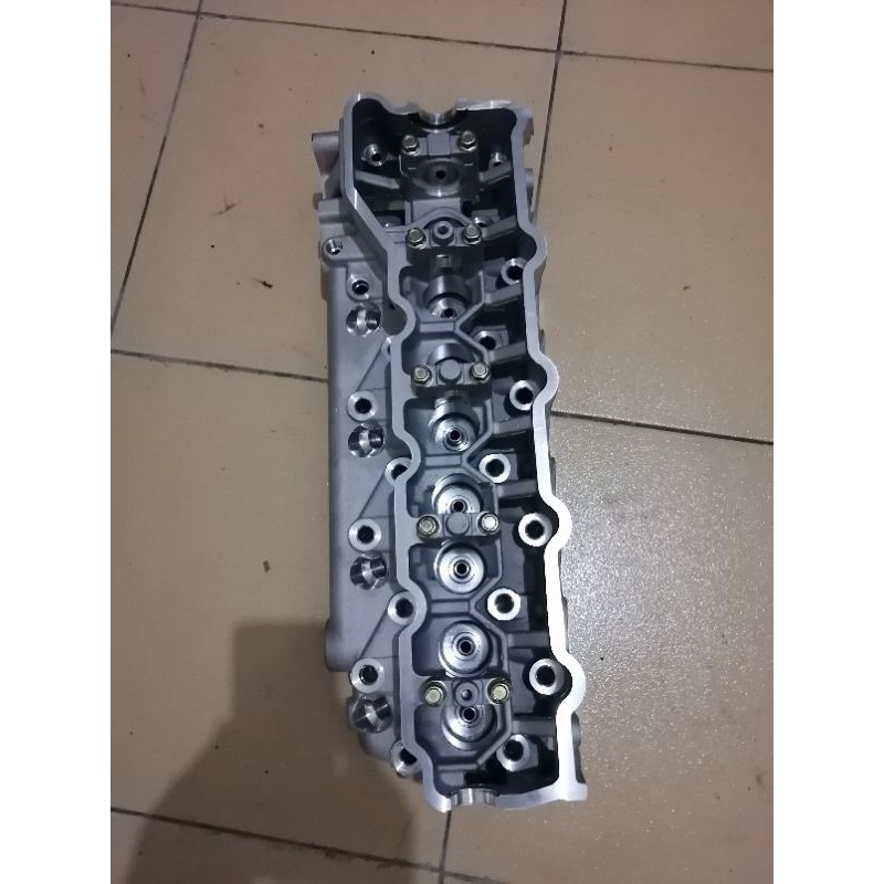 Cylinder Head Deksel Strada Triton 2800 4M40