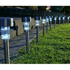 LAMPU TAMAN TENAGA MATAHARI