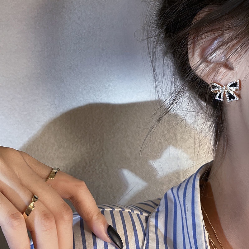 Anting Tusuk Gantung Wanita Desain Pita Hitam Gaya Jepang / Korea / Trendy / Simple Untuk Musim Gugur / Dingin