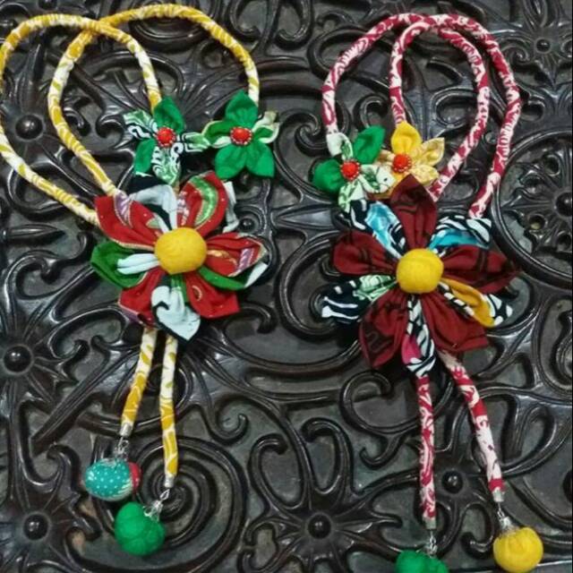 Kalung bunga batik