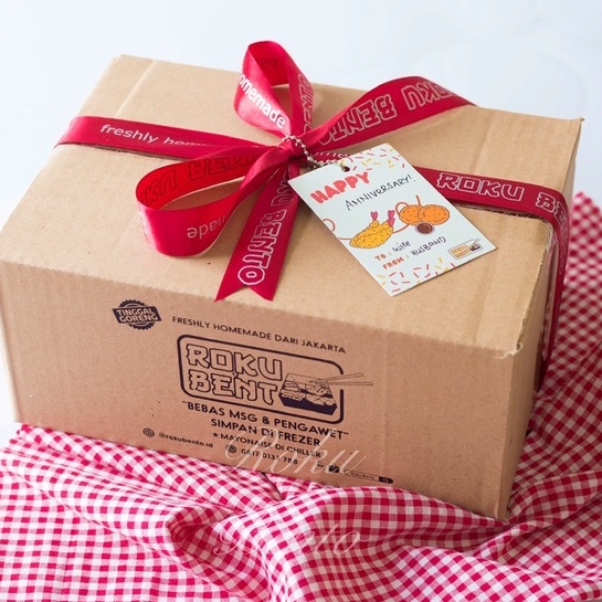 

Box Hampers Frozen Food Roku Bento - Packing Tambahan Hadiah / Kado / Parcel