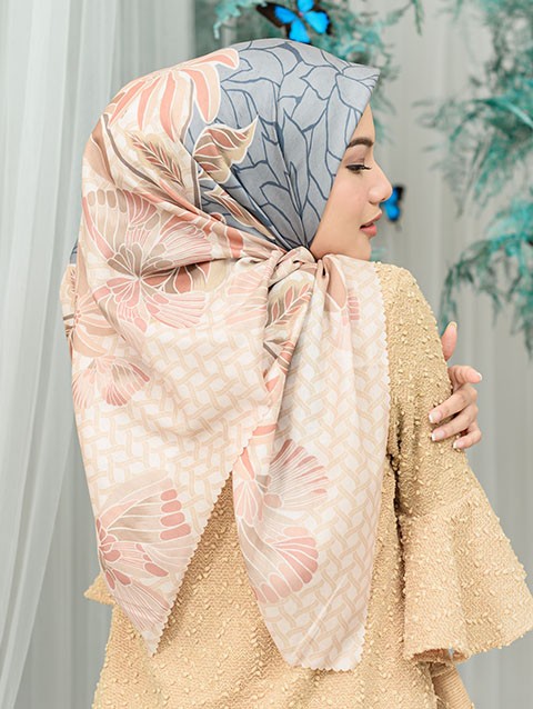 Papillon Scarf in Aimee