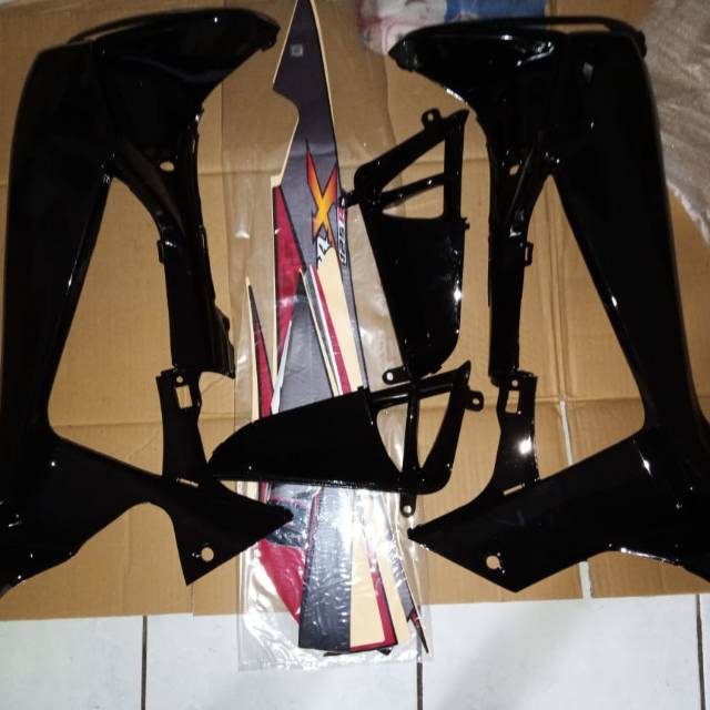 Caver full sayap+ striping nya Honda Supra x 125 Batman