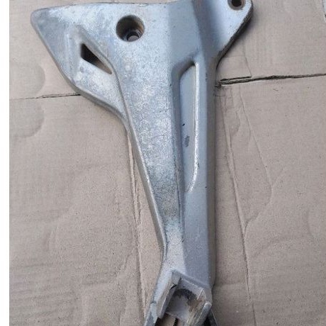foosstep /pijakan kaki Supra x  125 old sebelah kanan ori