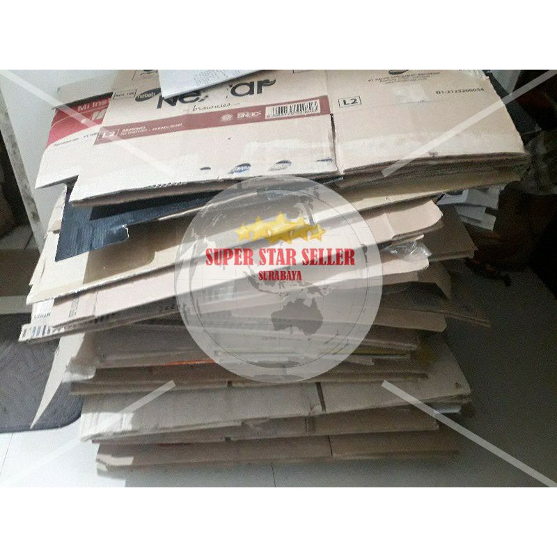 

Kardus Bekas harga perkg minim 10kg Random Kiloan Surabaya Bonus Setengah Kilo