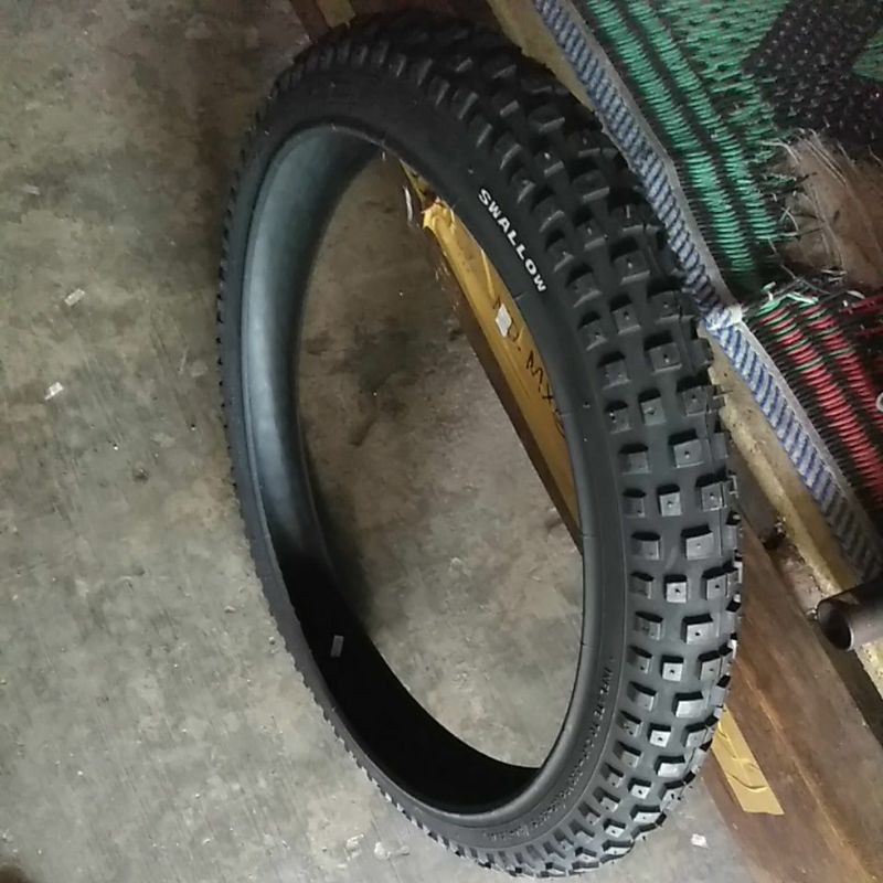 Ban Luar Sepeda Swallow Deli Tire 20 x 2.125 Motif Track Hitam