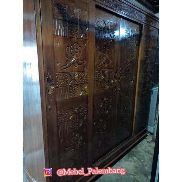lemari pakaian 4/3 pintu sliding / dorong kayu akasia