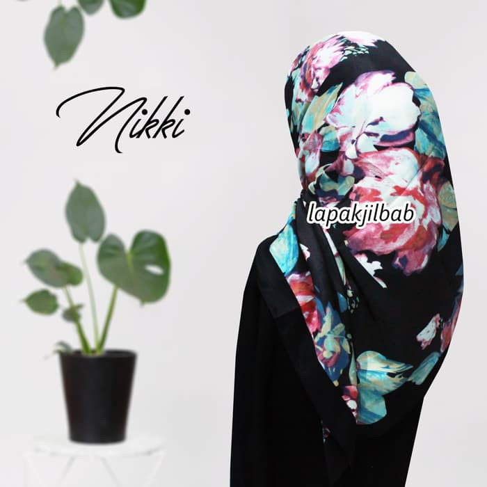 Jilbab Segiempat Maxmara Motif Bunga Nikki - Grey