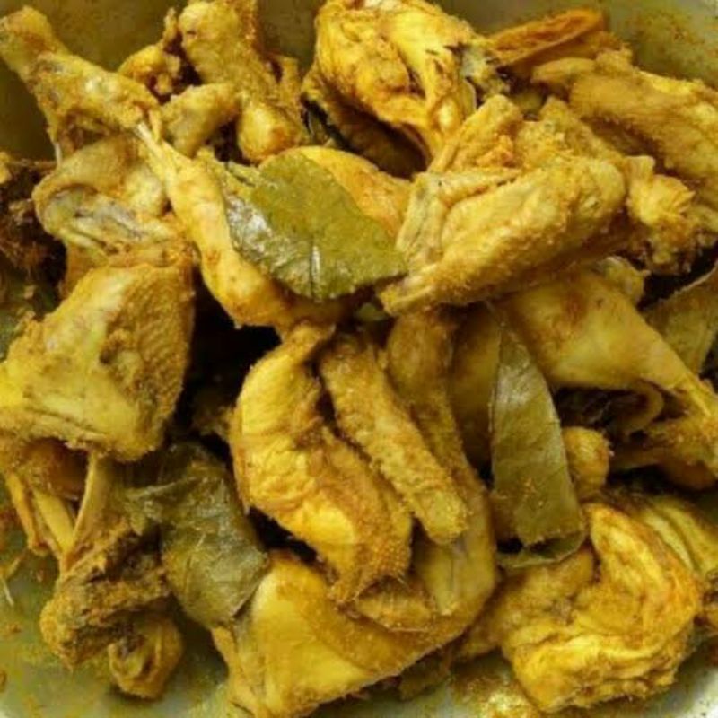 

ayam pejantan ungkep bumbu kuning/ekor (bisa vacum)