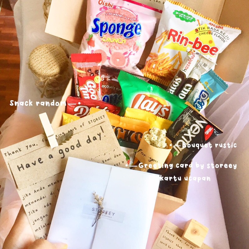 

Hampers snack Kado Wisuda Ulang tahun