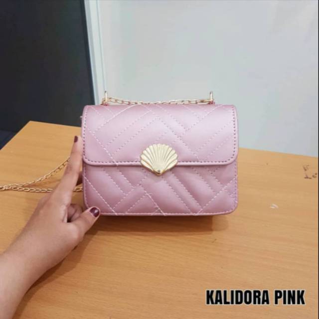 TAS, TAS CEWE, TAS WANITA, TAS SANTAI, TAS SELEMPANG, TAS MURAH, TAS KALIDORA PINK