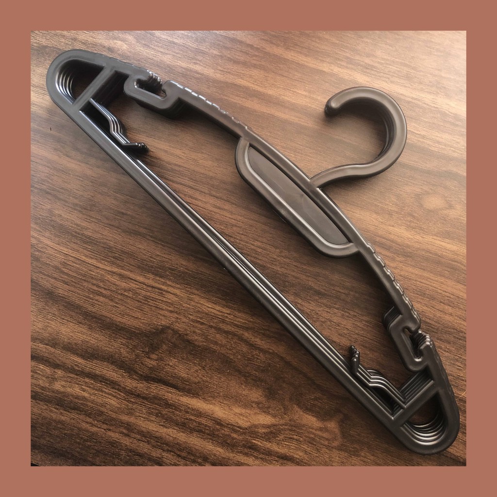 Gantungan Baju | Hanger Hitam 6 Pcs | Bekas Pakai