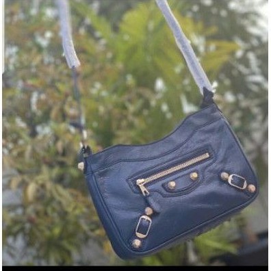 tas selempang balenciaga