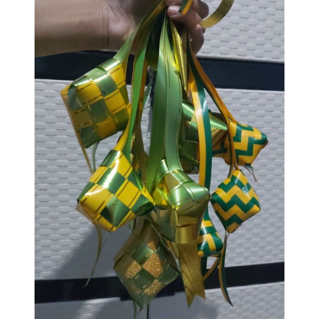 

Ketupat hiasan hampers / parcel lebaran
