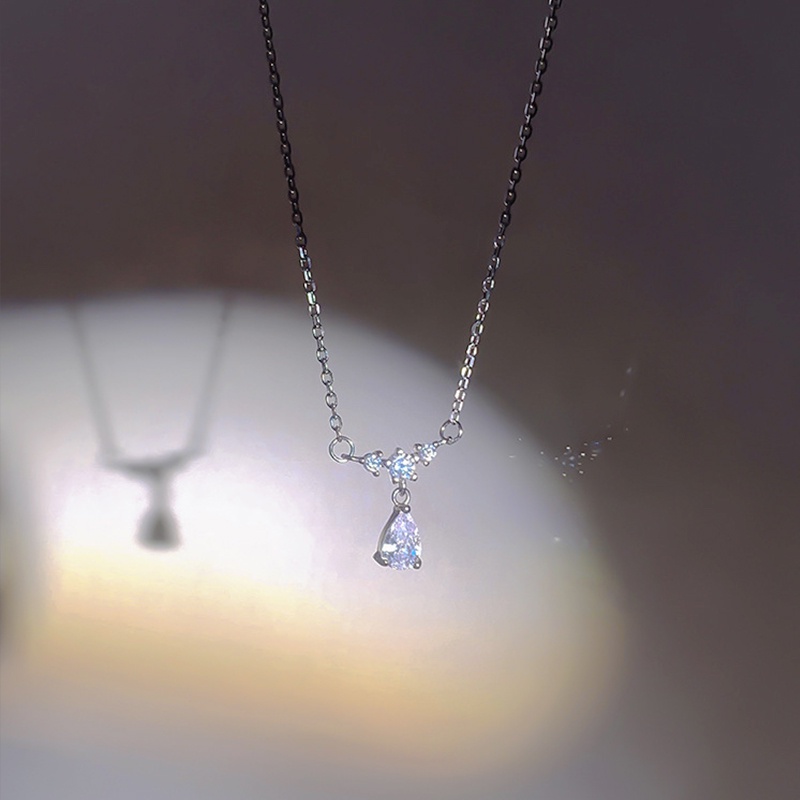 Kalung Rantai Klavikula Hias Liontin Berlian Bahan Zirkon Warna Silver Gaya Korea Untuk Perempuan