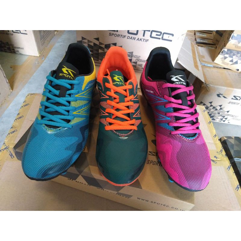 sepatu soccer SPOTEC STRIKER soccer .