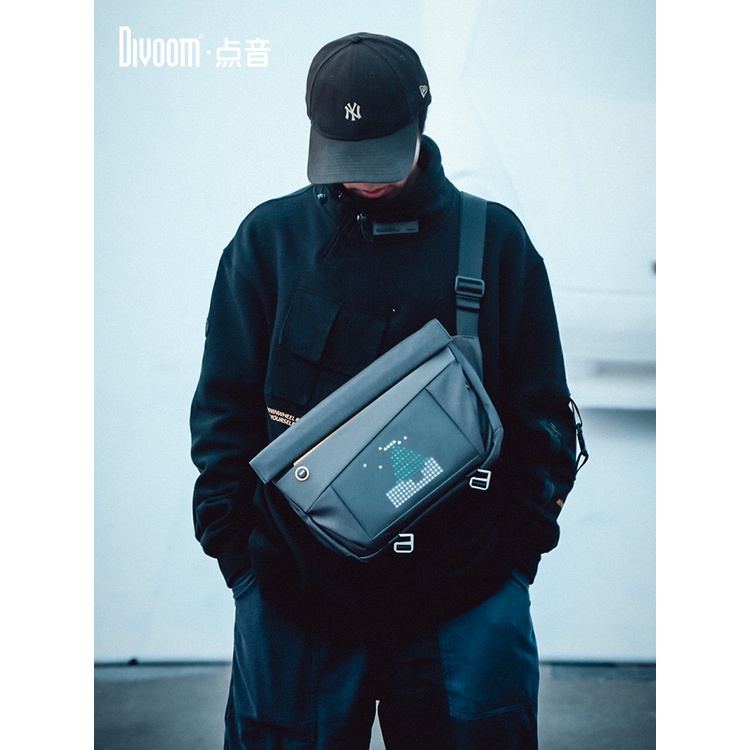 Divoom Pixel Messenger Bag Fungsional Messenger Bag Tas Olahraga Pria LED Tas Bahu Anak Laki-laki Tas Bahu Tide Merek Pria