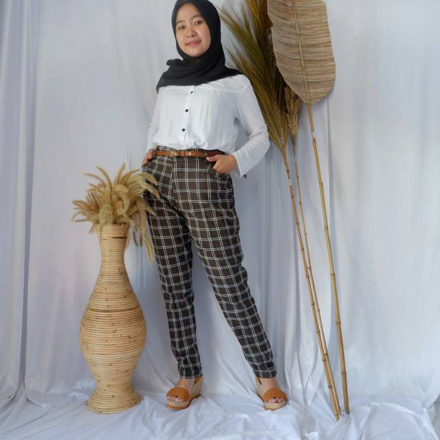 BAGGY PANTS SEMI WOLL MOTIF KOTAK