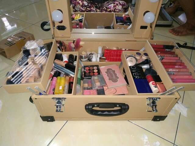 Beautycase Ukuran 50 Cm Dengan Tutup Rak Akrilik