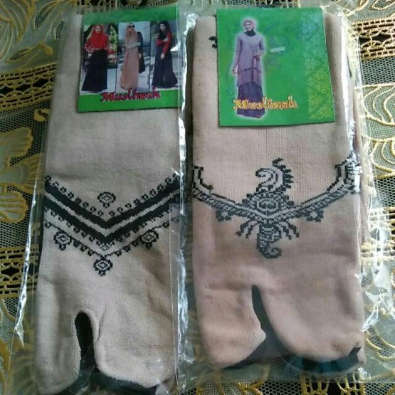 Kaos kaki nilon motif