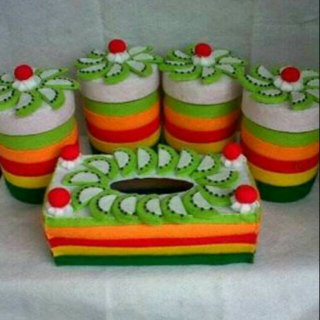 Satu set toples karakter