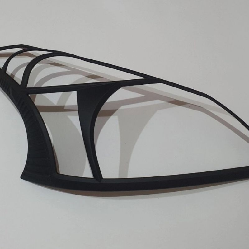 GARNISH LAMPU DEPAN ALL NEW AVANZA HITAM SET KANAN KIRI