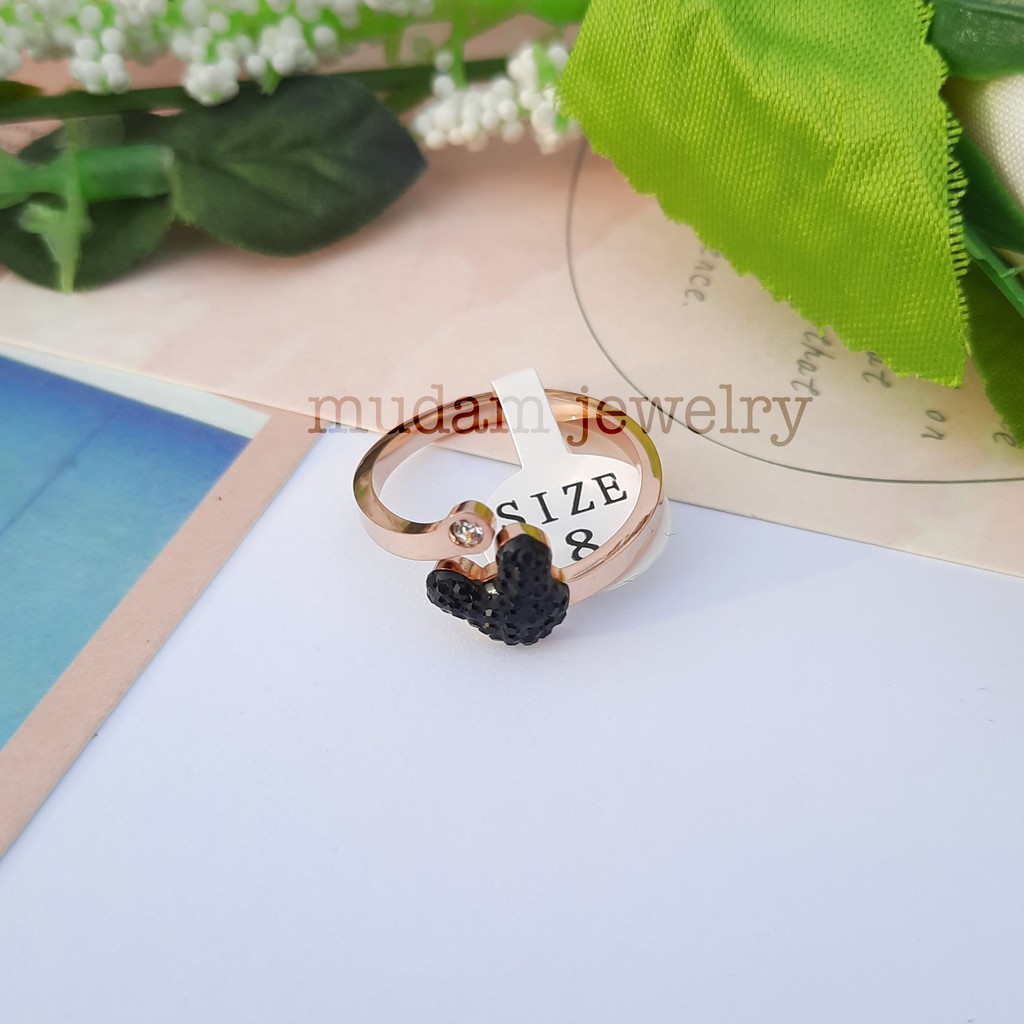 Cincin Titanium Kasual Miki dan Minni Kristal Putih dan Hitam Tersedia Warna Rose Gold dan Gold