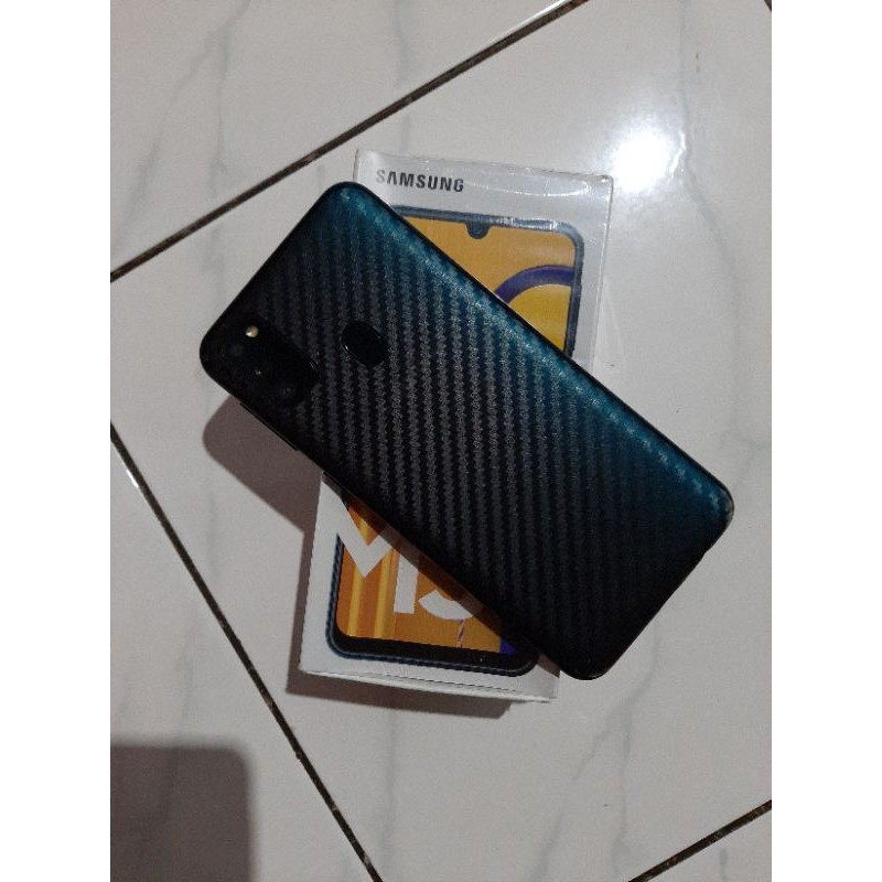 Samsung Galaxy M30S minus.