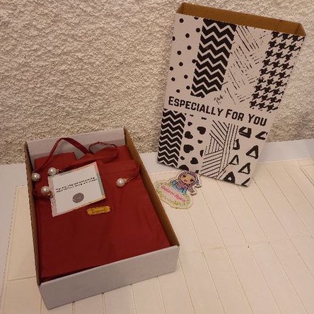 

Gift Box Packaging Tambahan Untuk Kado Hampers / Kartu Ucapan / Gift Card | GALERI AYRA