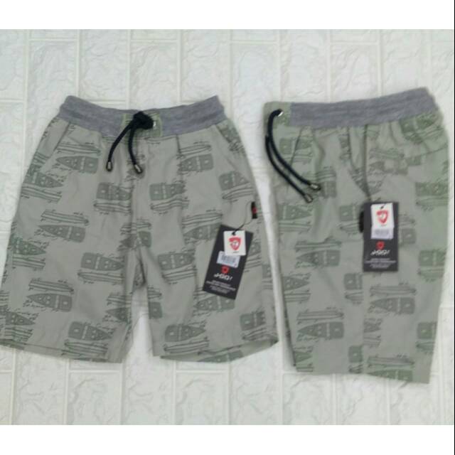 CeLana Pendek merk J-GO