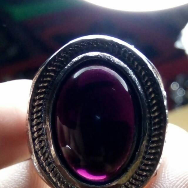 Kecubung wulung di senter ungu warna hitam pekat