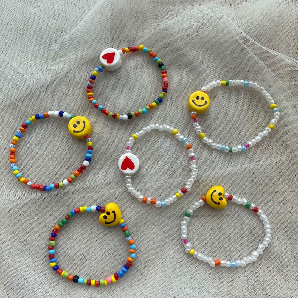 Gelang Tangan Manikmanik Keramik Bulat Motif Smiley Face Handmade Untuk Wanita