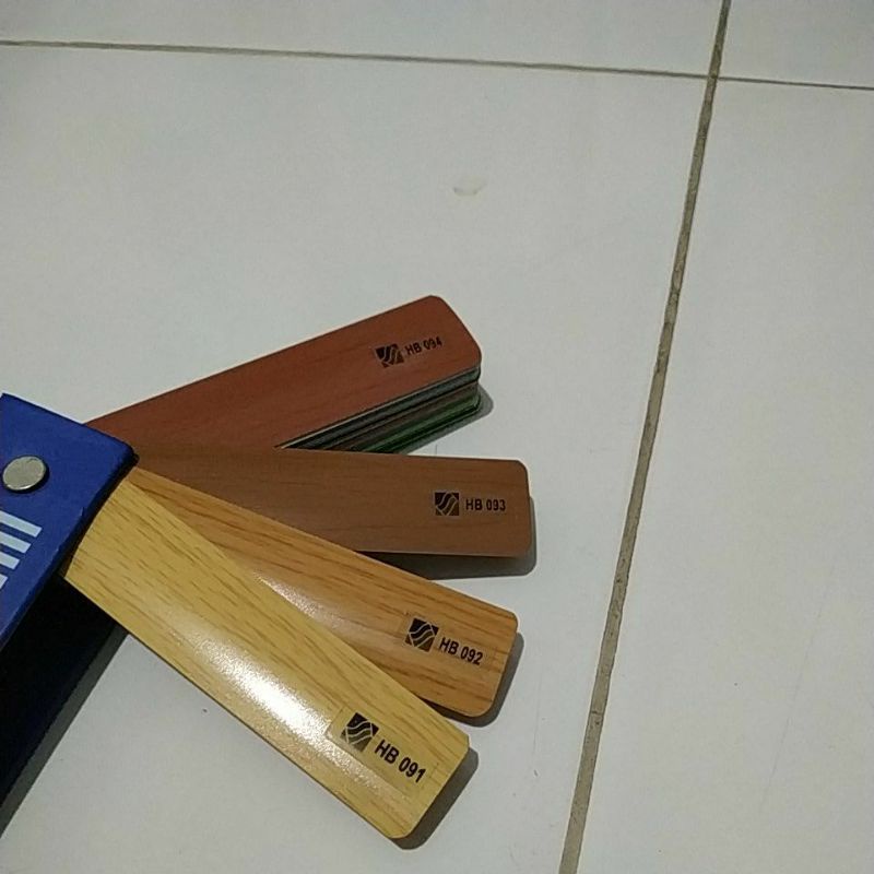 Horizontal blind motif kayu custom