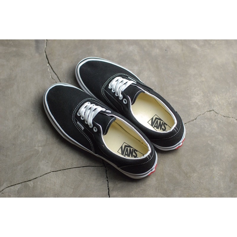 ( 8.8 ) ORIGINAL 100% Vans Era Classic Black and White BNIB