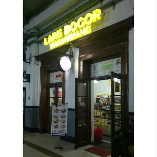 

Lapis bogor sangkuriang langsung dari outlet stasiun bogor