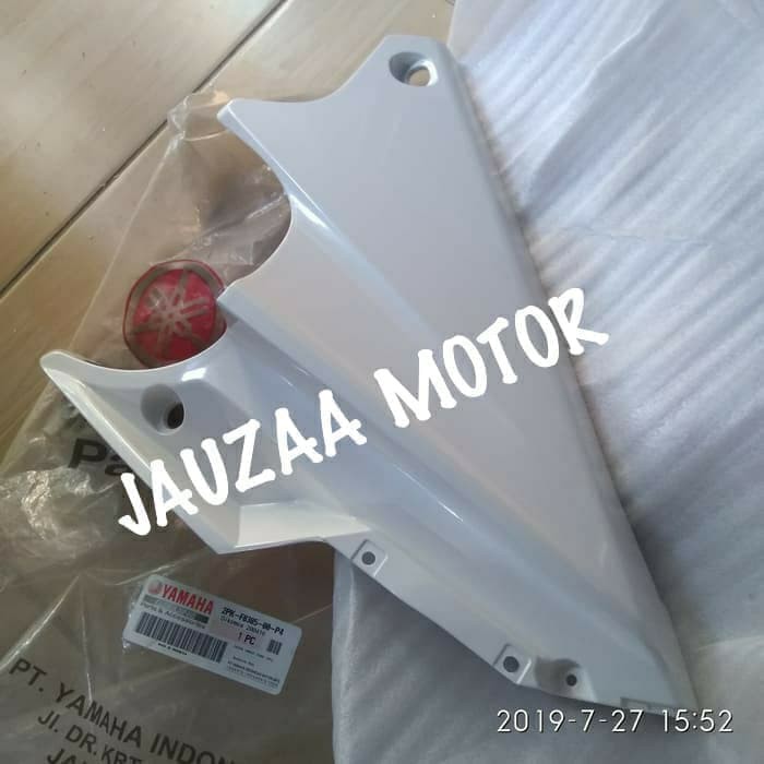 cover under sayap bawah R15 kiri putih original 2PK-F8385-00-P4 ORIGINAL YAMAHA