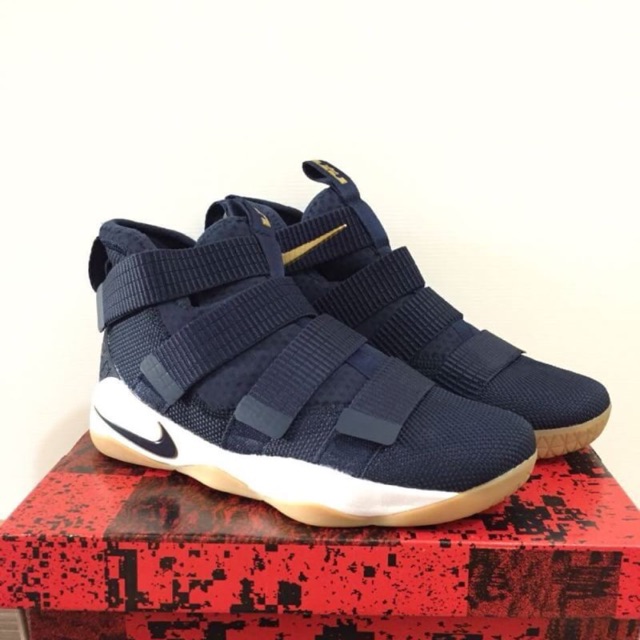 Sepatu nike lebron soldier 11 navy gum premium original / sepatu basket lebron pria murah