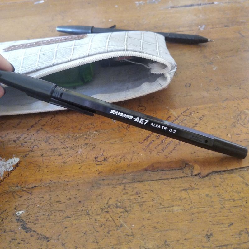 

PULPEN STANDARD AE7 ALFA TIP O.5 HITAM