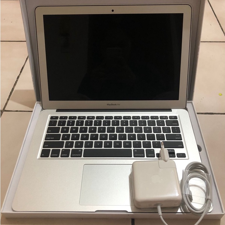 Macbook Air 11inch 2015 128GB  - Second