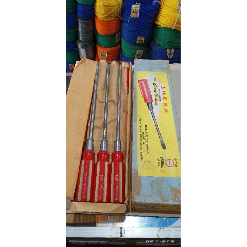 Obeng Minus (—) 12" Merk Unique & Swordfish. Made in China. Barang Lama.