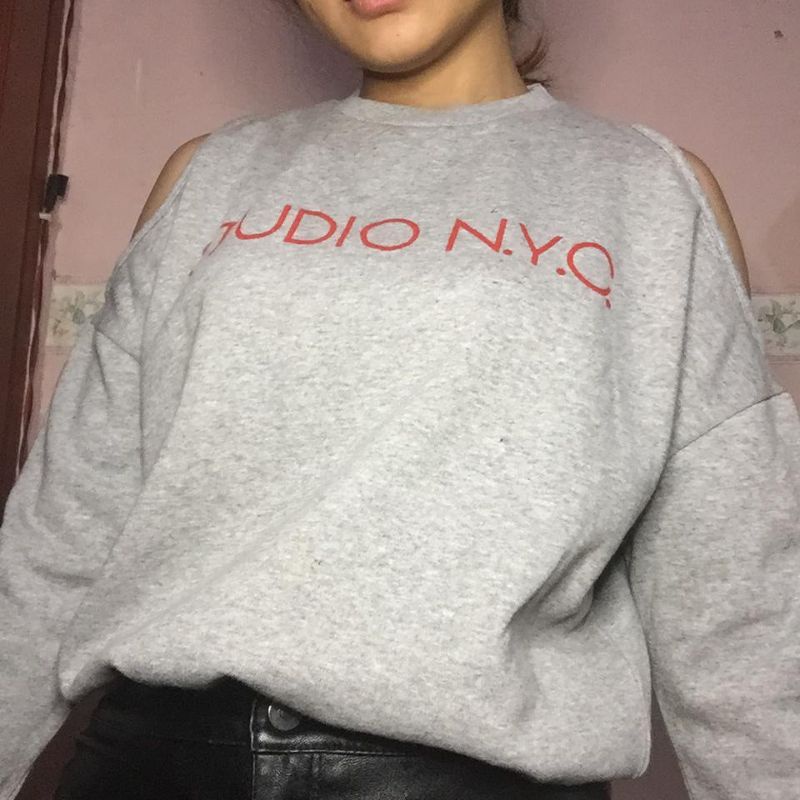 preloved sweater atmosphere