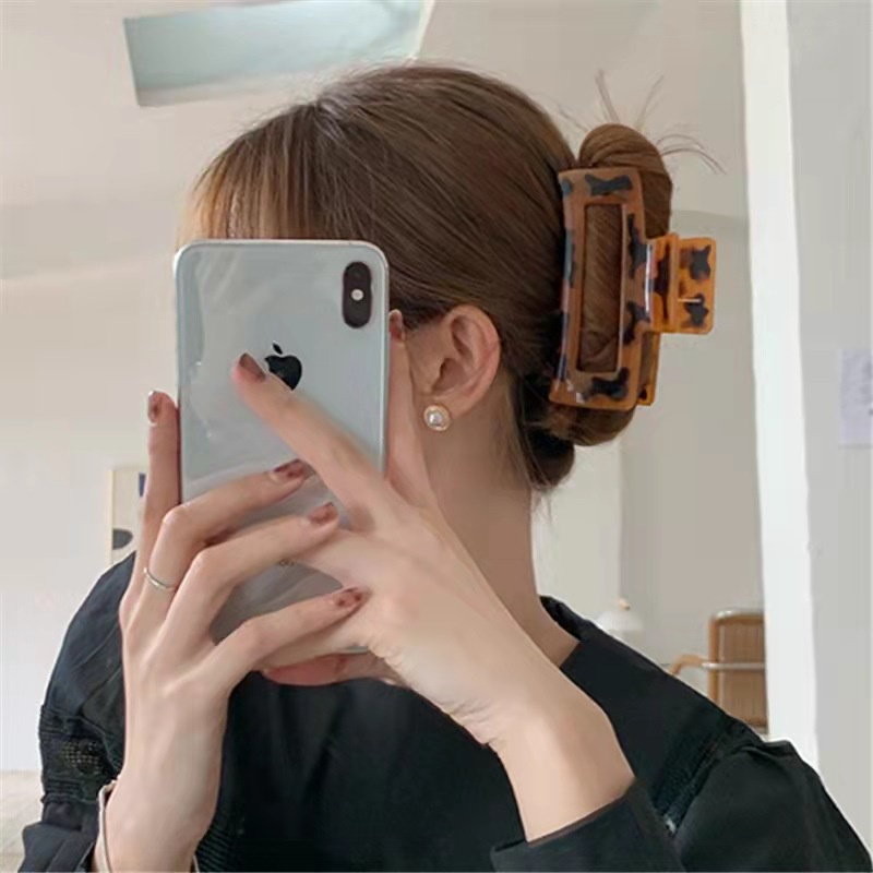 Jedai Jepit Rambut Kotak Leopard Doff Wanita