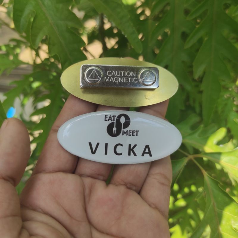 

PAPAN NAMA NAME TAG NAMA DADA OVAL KUNINGAN RESIN